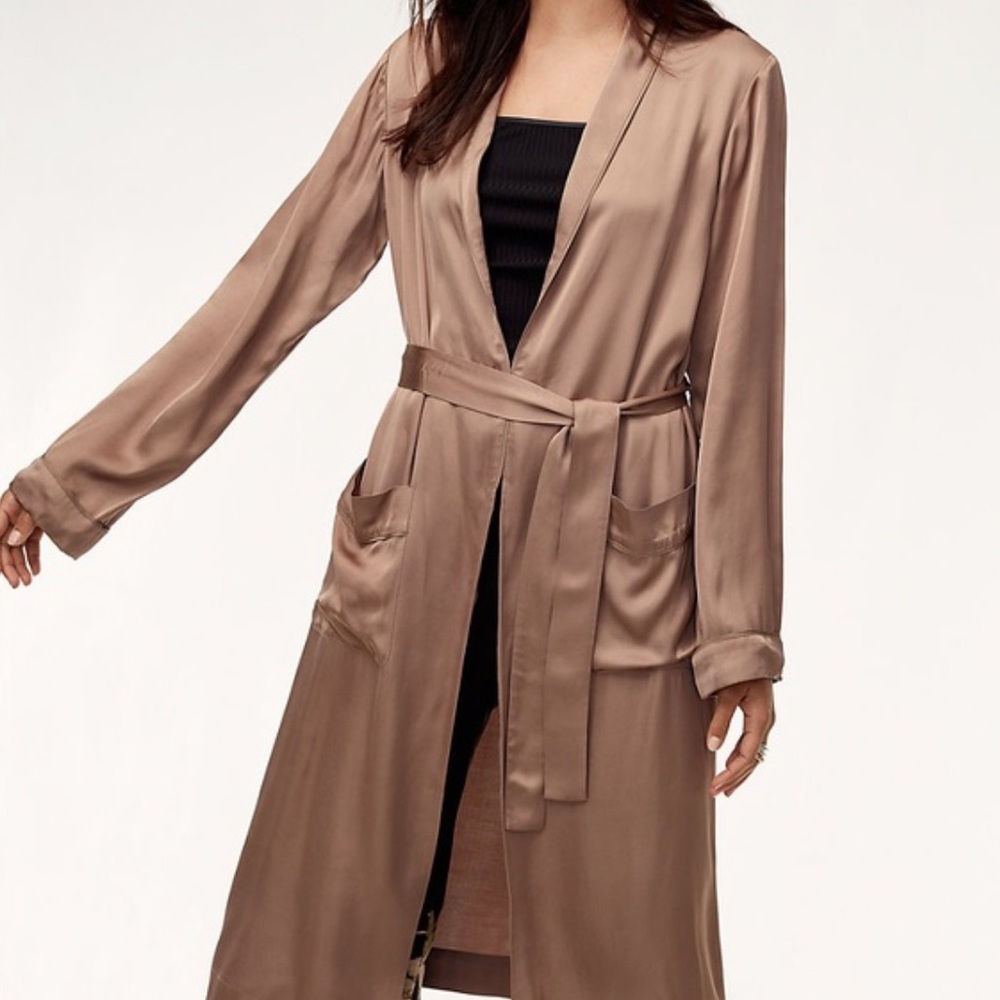 🪩CLEAR-OUT🪩 Aritzia Satin Robe Jacket